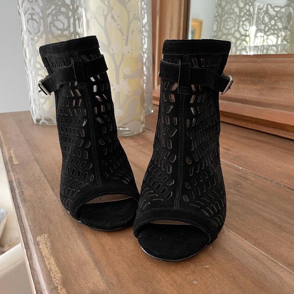 BCBG GENERATION SUEDE BOOTIES (Black)